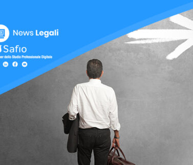 Professionista del diritto con cartella in cammino verso freccia, simbolo di azione legale e responsabilità amministrat…