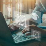 Avvocato utilizza intelligenza artificiale e chatbot per ricerca legale su computer portatile