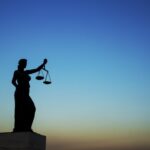 Silhouette della Giustizia con bilancia - News Legali Safio diritto processuale civile