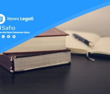 Libri di diritto e documenti legali su scrivania per studio amministrativo
