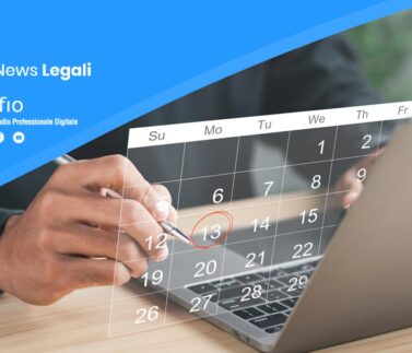 Mano su calendario digitale per calcolo termini processuali penali