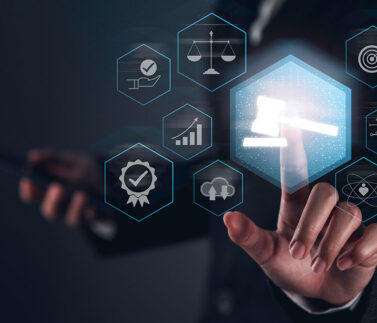 ai-avvocati-2 Professionista seleziona icone di servizi legali e fiscali tramite interfaccia digitale innovativa