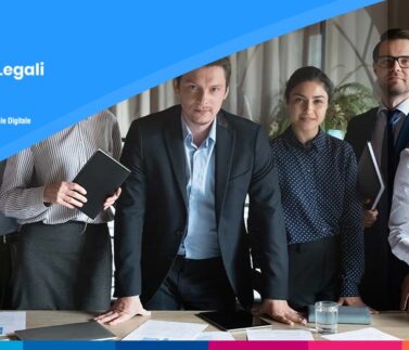 Team multigenrazionale di professionisti dello studio legale in riunione formale