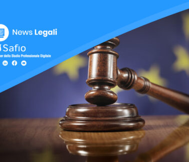 Martello giudice davanti bandiera UE, simbolo giustizia europea e diritto comunitario aiuti di stato