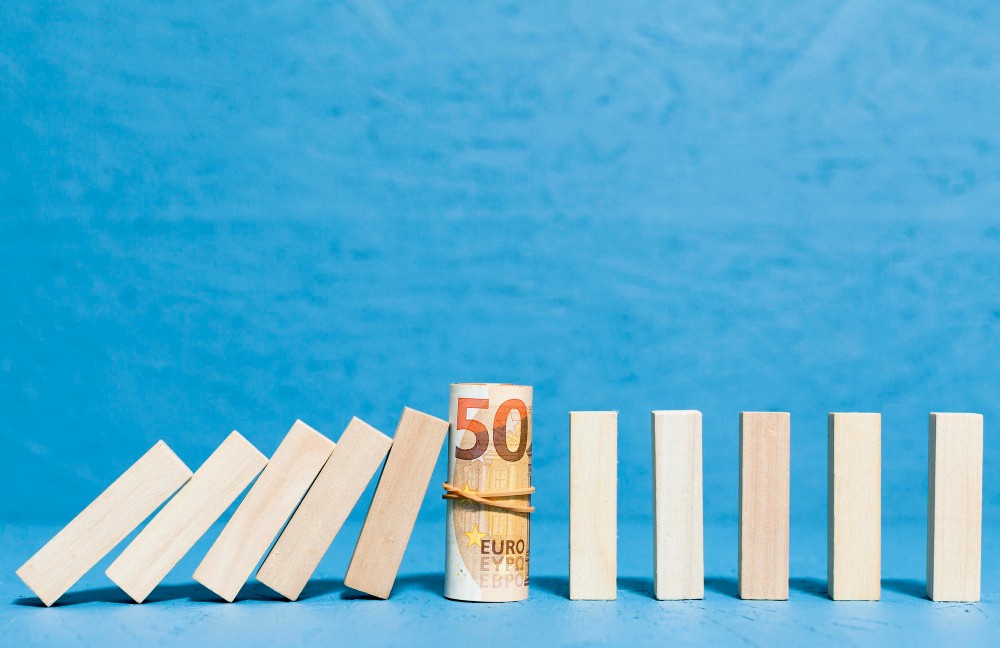 risarcimento sentenza soldi meneta banconota euro denaro riconoscimento stipendio